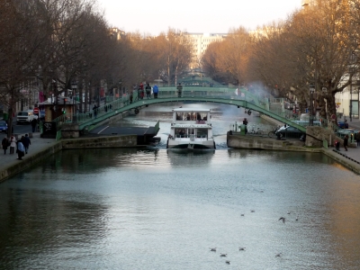 Péniche sur le canal St-Martin